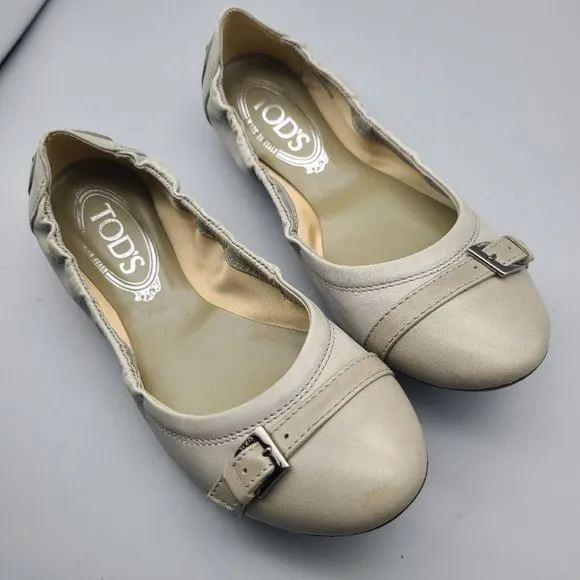 Tod's Womens taupe Leather Buckle Ballet Flats Slip On Shoes Cap Toe sz 6 36