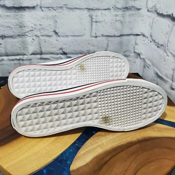 Tommy Hilfiger Women's lace up sneakers size 6 1/2 white preppy casual NWT