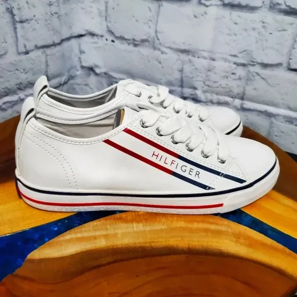 Tommy Hilfiger Women's lace up sneakers size 6 1/2 white preppy casual NWT