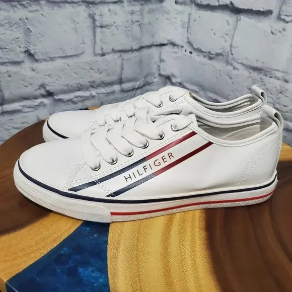 Tommy Hilfiger Women's lace up sneakers size 6 1/2 white preppy casual NWT