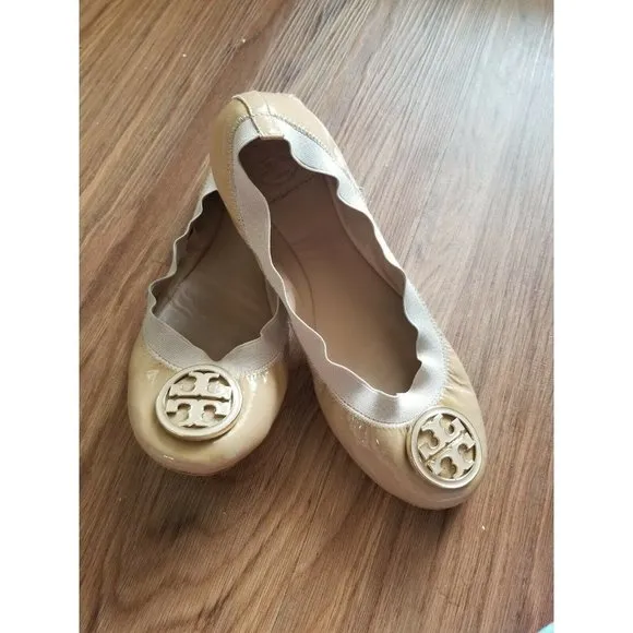 Tory Burch  Caroline Patent Leather  Ballet Flats  Size 7.5 Nude Tan Logo toe
