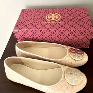 Tory Burch Cream Ballet Flats with Decorative Toe
