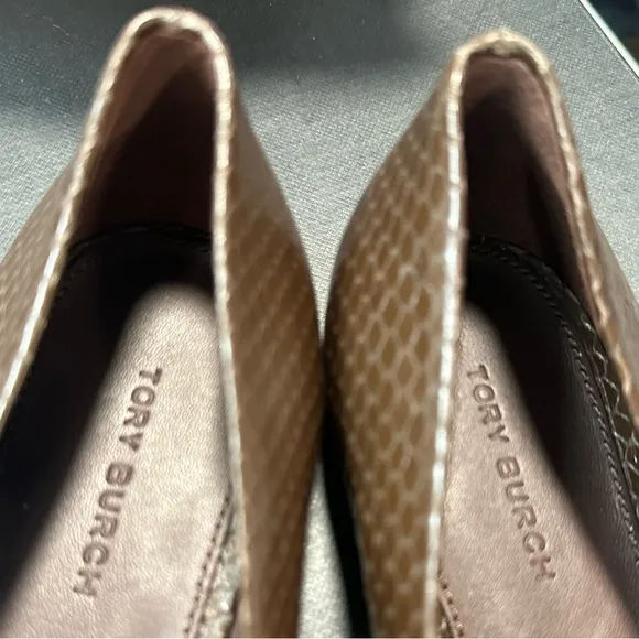 TORY BURCH Georgia Square-toe Shiny Snake Ballet Flats In Chocolate. New no‎ box