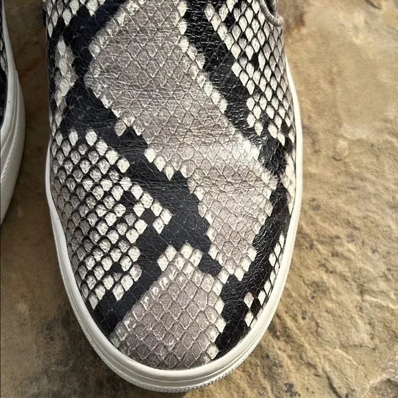 Tory Burch Women’s Black Snakeskin Loafers Slip-On Shoes. SZ 7. Color black/gray