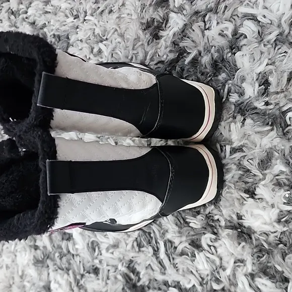 Totes Kylie 2  Black White Snow Boots Girl's Size 2M ,Pre-owned, Good Condition