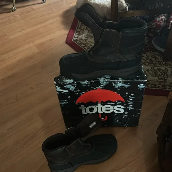 TOTES Men’s Front Zip Winter Boots