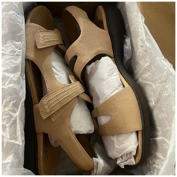 TROTTERS • KATARINA 3 COMFORT INSOLE STRAPPY FLAT SANDALS