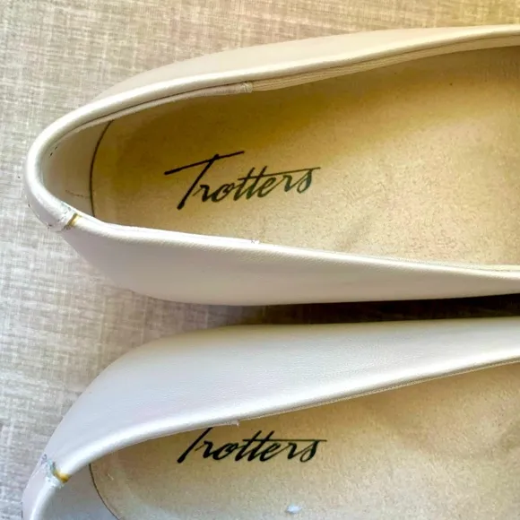 TROTTERS LOAFERS METALLIC DETAIL LEATHER CREAM SIZE 10 NWT BOX
