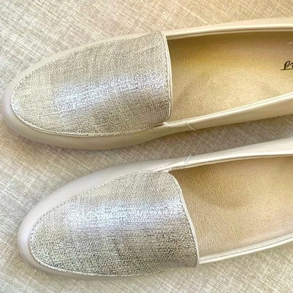 TROTTERS LOAFERS METALLIC DETAIL LEATHER CREAM SIZE 10 NWT BOX