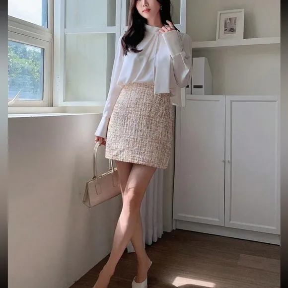 Tweed textured Pattern relaxed fit mini skirt - pink, white, cream, ivory tones