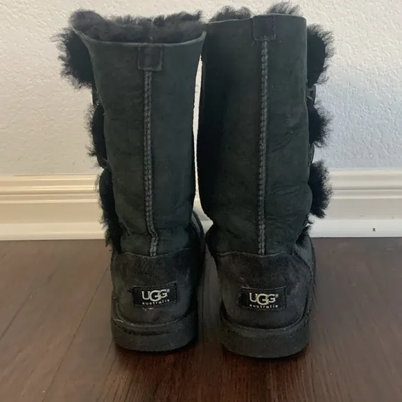 UGG 3 BUTTON BLACK SHEARLING BOOTS KIDS 5
