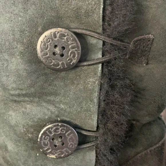 UGG 3 BUTTON BLACK SHEARLING BOOTS KIDS 5