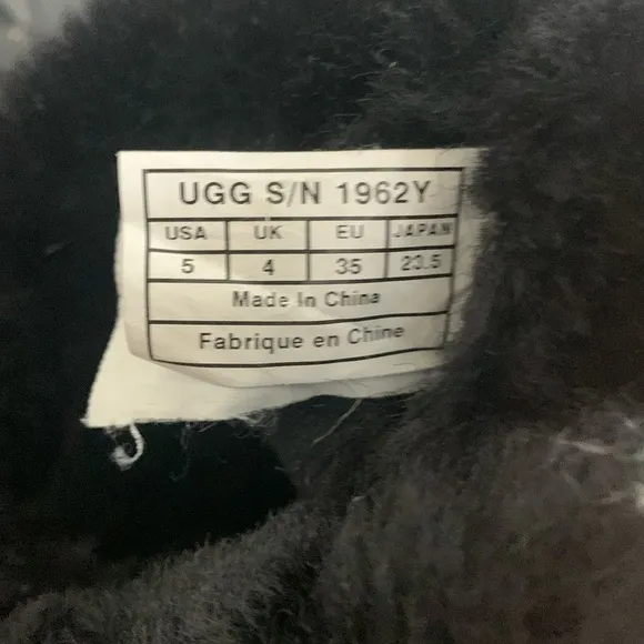 UGG 3 BUTTON BLACK SHEARLING BOOTS KIDS 5