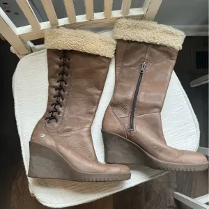 UGG 5450 Felicity Brown Leather Boots Sheepskin Cuff Wedge Heel Size 7 Pre-Owned