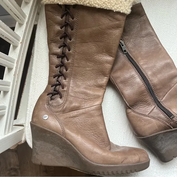 UGG 5450 Felicity Brown Leather Boots Sheepskin Cuff Wedge Heel Size 7 Pre-Owned