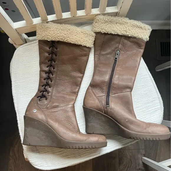 UGG 5450 Felicity Brown Leather Boots Sheepskin Cuff Wedge Heel Size 7 Pre-Owned