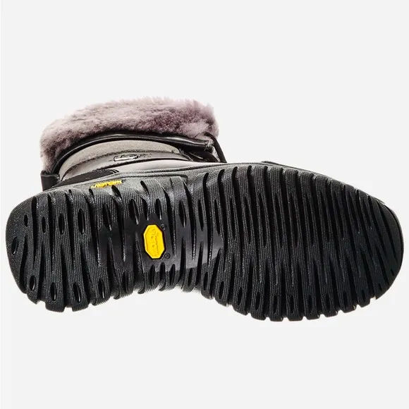 Ugg Adirondack II black with grey sheepskin boots women’s size 7