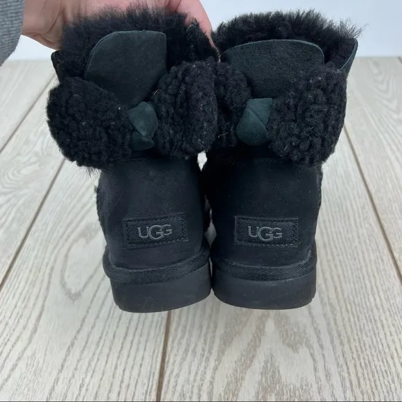 UGG Arielle Sherpa Fleece Bow Booties US7/EUR38 Black $170 Snow Boots