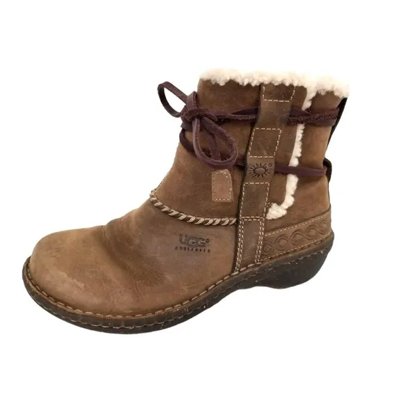 UGG AUSTRALIA 5136 Cove Toast Boots Shearling &amp; Leather Rubber Sole Size 6​​​​​