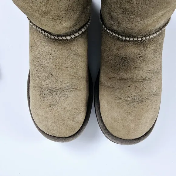 UGG Australia Boots Bailey Button Sheepskin Shearling Winter 5838 Size 9 Women’s