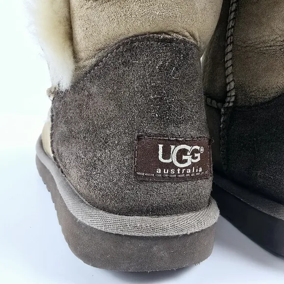 UGG Australia Boots Bailey Button Sheepskin Shearling Winter 5838 Size 9 Women’s