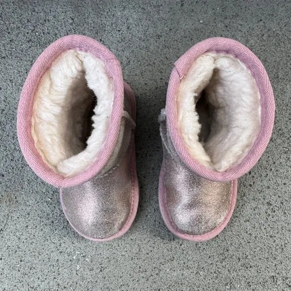 UGG AUSTRALIA Classic Metallic Pink Girls Boots 6 EU 22 Rose Gold Toddler Girl