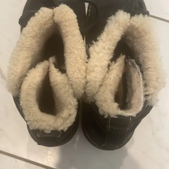 UGG Australia Sheepskin Shearling Leather Suede Lace-Up Black Winter Ankle Boots