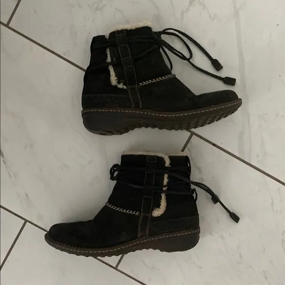 UGG Australia Sheepskin Shearling Leather Suede Lace-Up Black Winter Ankle Boots