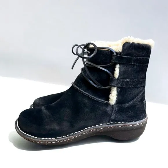 UGG Australia Size 7 Caspia Boots Leather Shearling Suede Sheepskin Black 3335