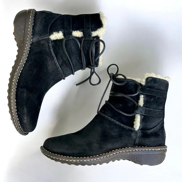 UGG Australia Size 7 Caspia Boots Leather Shearling Suede Sheepskin Black 3335
