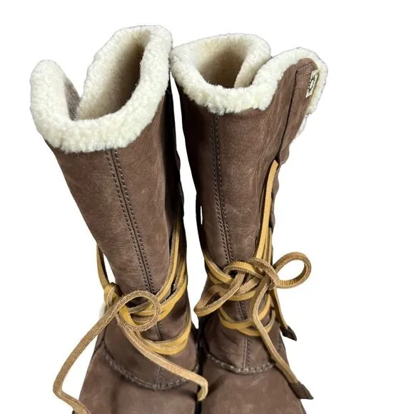 Ugg Australia S/N 1634 Leather and Sheepskin Lace Up Boots