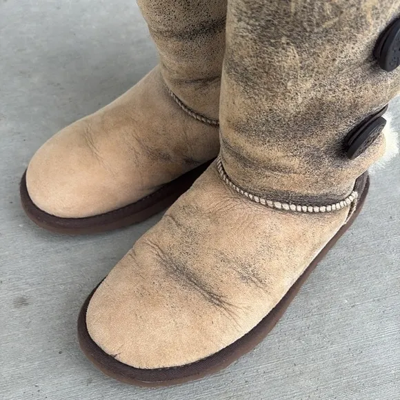 UGG Australia Triple Button Boots Size 6