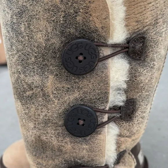 UGG Australia Triple Button Boots Size 6