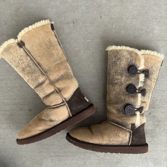 UGG Australia Triple Button Boots Size 6