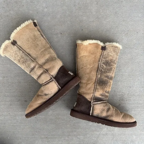 UGG Australia Triple Button Boots Size 6