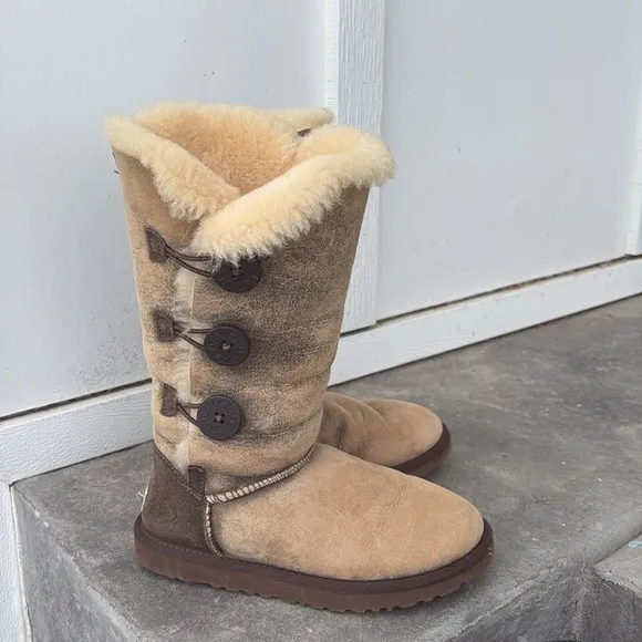 UGG Australia Triple Button Boots Size 6
