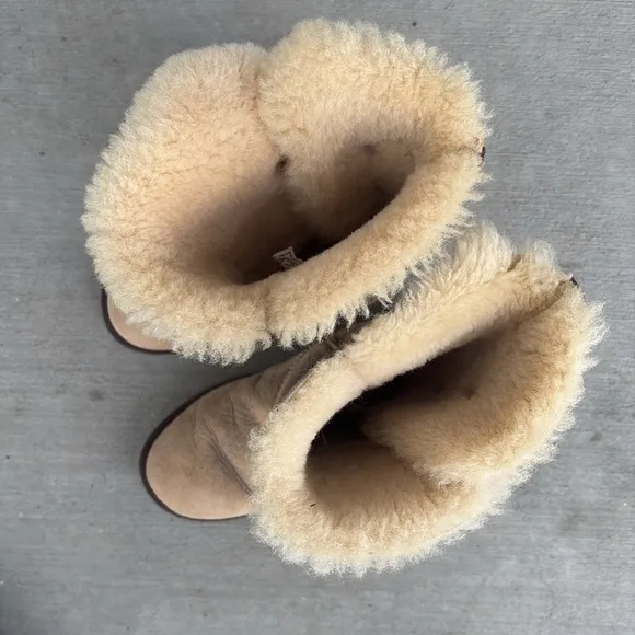 UGG Australia Triple Button Boots Size 6