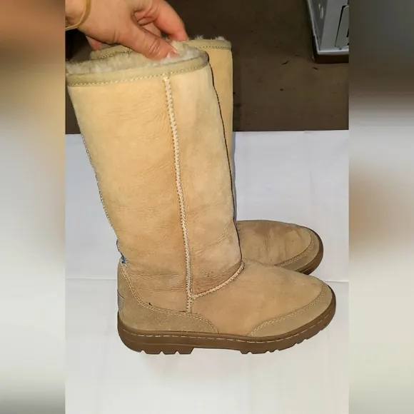 UGG Australia Vintage Rare Tan Tall Sheepskin Boots Size 5