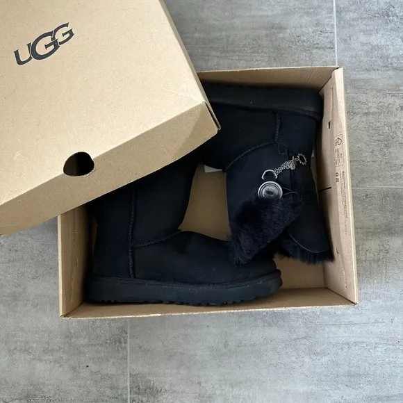 Ugg Bailey Button II Water Resistant Genuine Shearling Boot women’s size…
