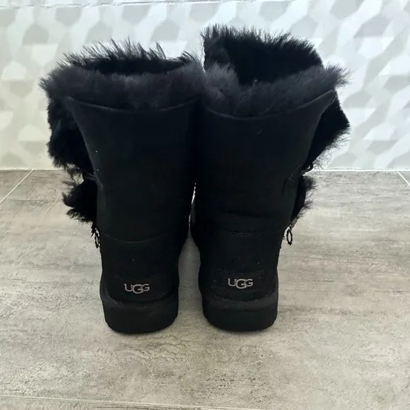 Ugg Bailey Button II Water Resistant Genuine Shearling Boot women’s size…