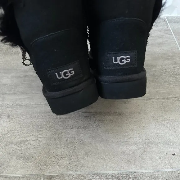 Ugg Bailey Button II Water Resistant Genuine Shearling Boot women’s size…