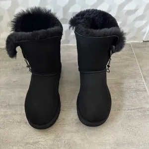 Ugg Bailey Button II Water Resistant Genuine Shearling Boot women’s size…
