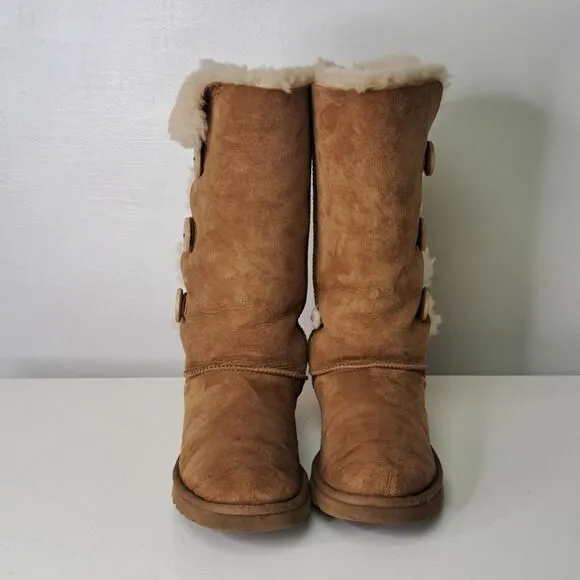 UGG Bailey Triplet Boot Chestnut 3 Button Sherpa Lined Suede 8 39 Mid Calve Y2K
