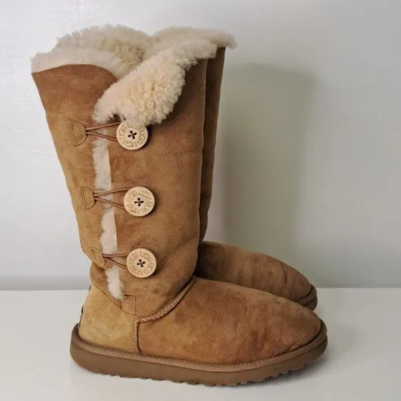 UGG Bailey Triplet Boot Chestnut 3 Button Sherpa Lined Suede 8 39 Mid Calve Y2K
