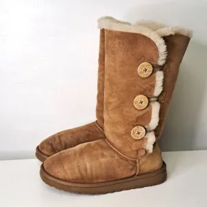 UGG Bailey Triplet Boot Chestnut 3 Button Sherpa Lined Suede 8 39 Mid Calve Y2K