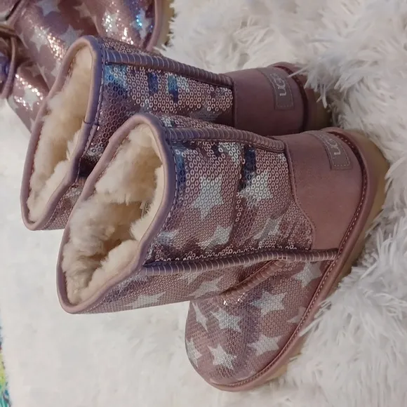 UGG® Big Girls Short Classic Rose Star Design Shearling Lined Winter Boots NEW