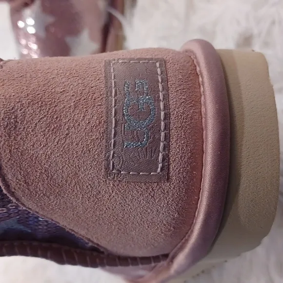 UGG® Big Girls Short Classic Rose Star Design Shearling Lined Winter Boots NEW