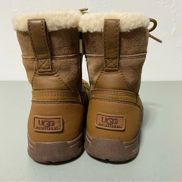 UGG Big Kids Leggero Boots Chestnut  Snow Boots Duck Boots Size 4 1012384K