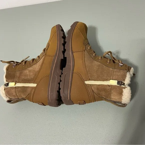 UGG Big Kids Leggero Boots Chestnut  Snow Boots Duck Boots Size 4 1012384K