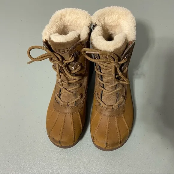 UGG Big Kids Leggero Boots Chestnut  Snow Boots Duck Boots Size 4 1012384K